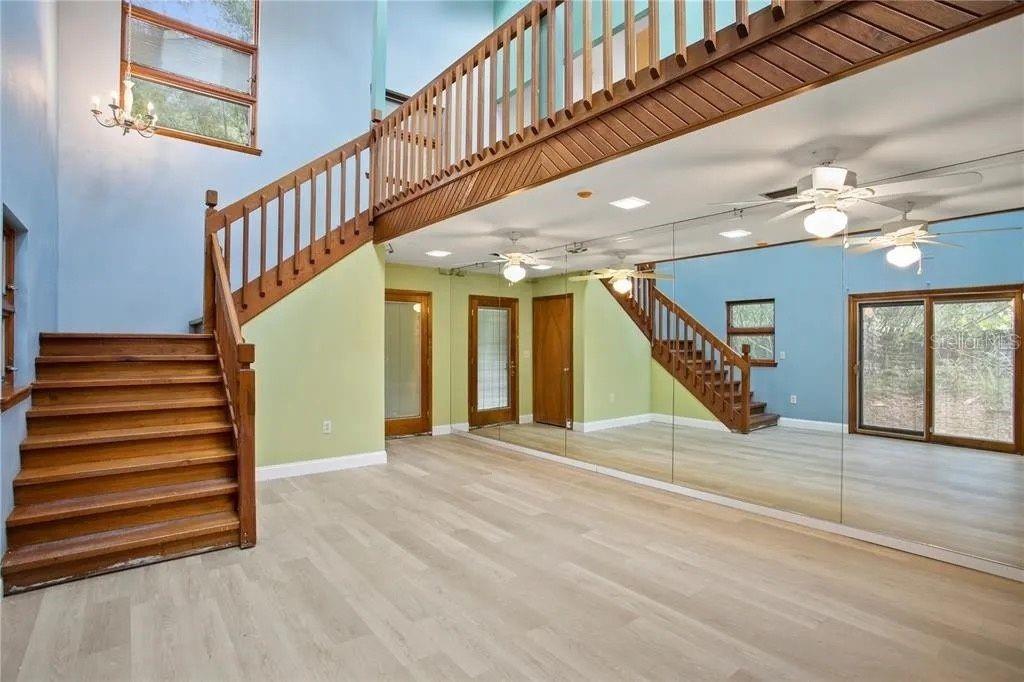 Guest house/apartment behind and above garage