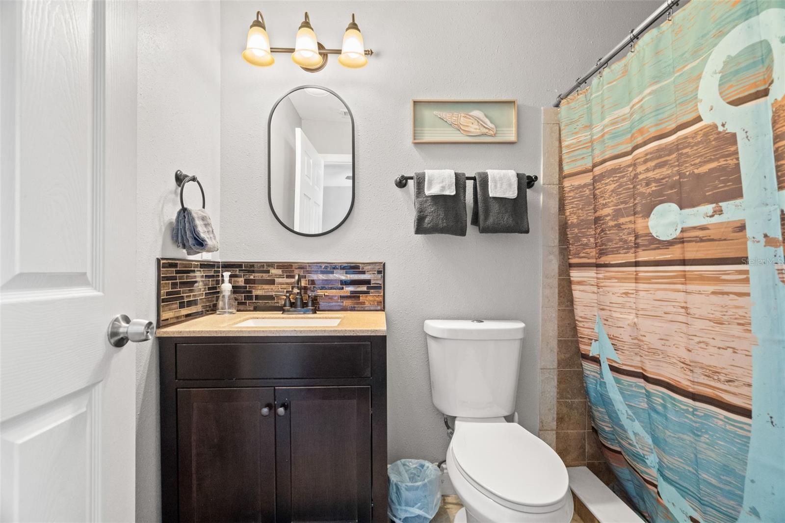Loft Bath off 4th BR