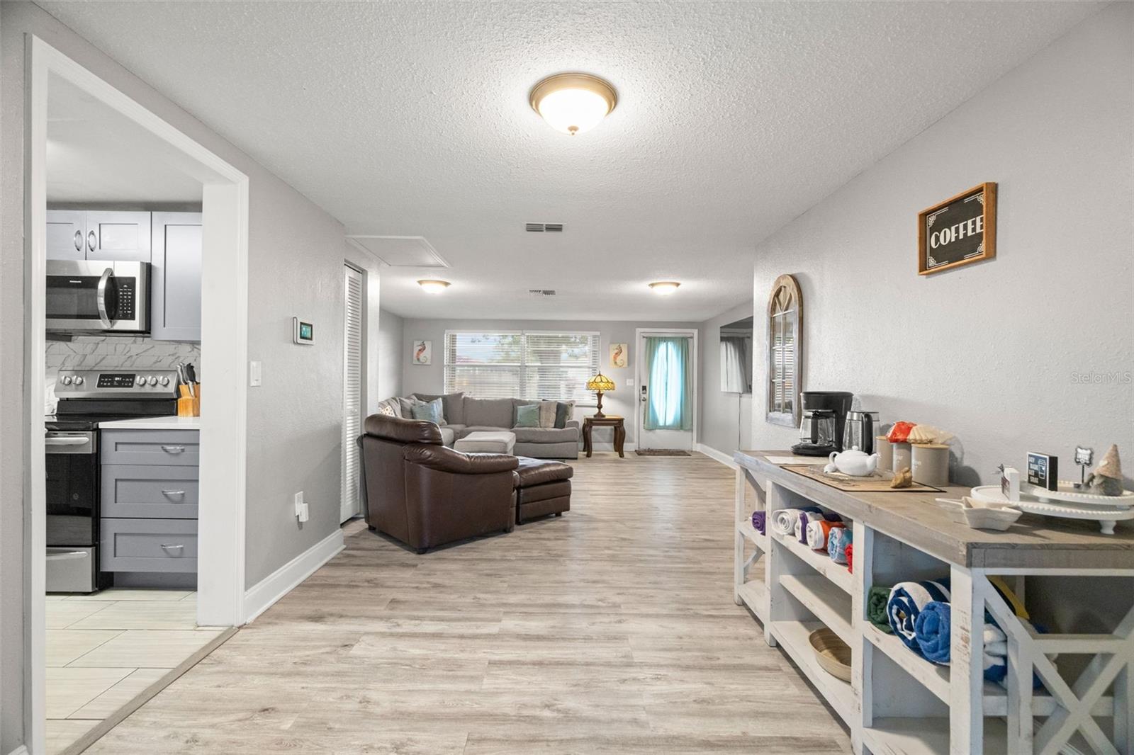 Coffee Bar/Breakfast nook