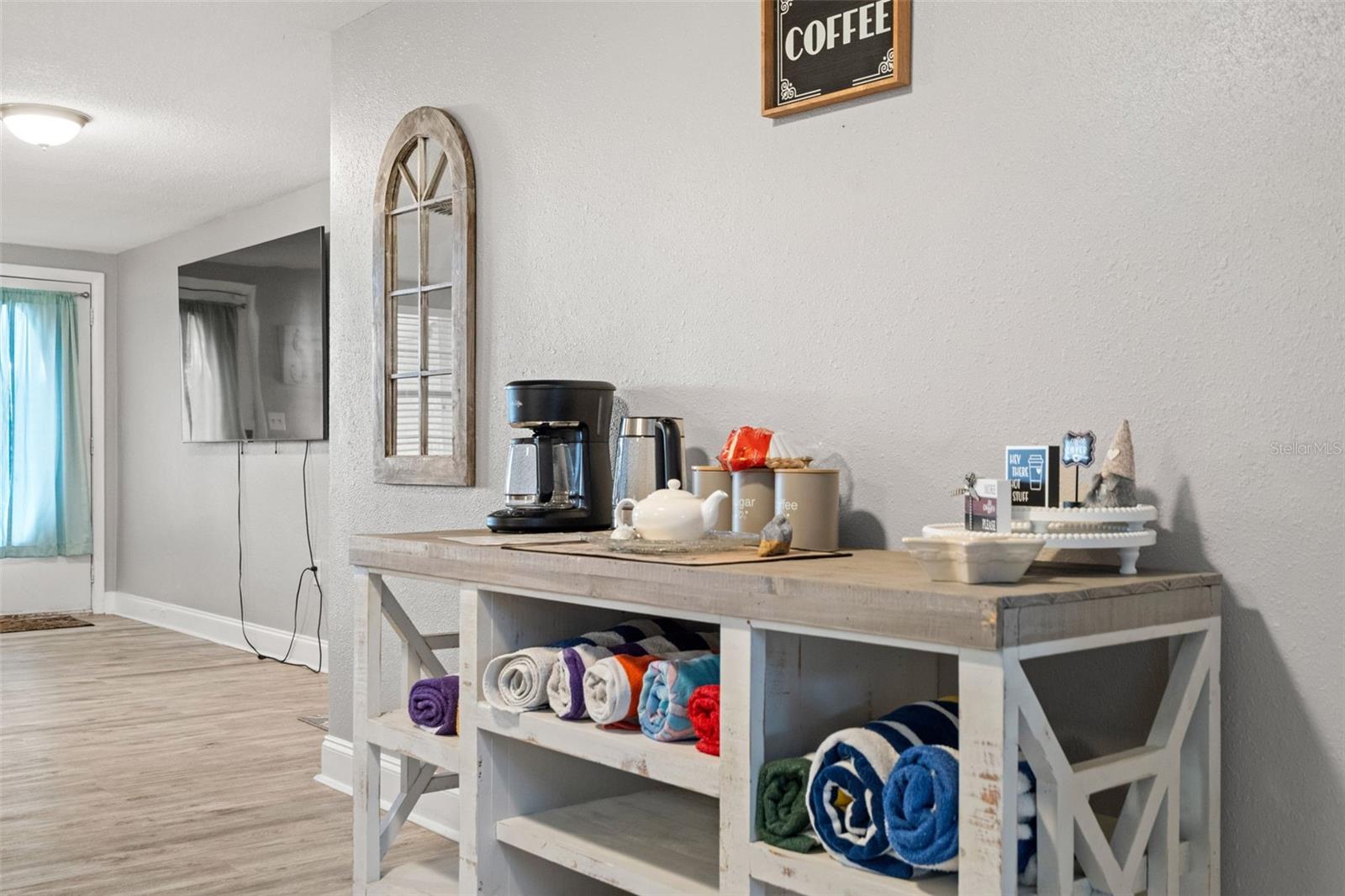 Coffee Bar/Breakfast nook