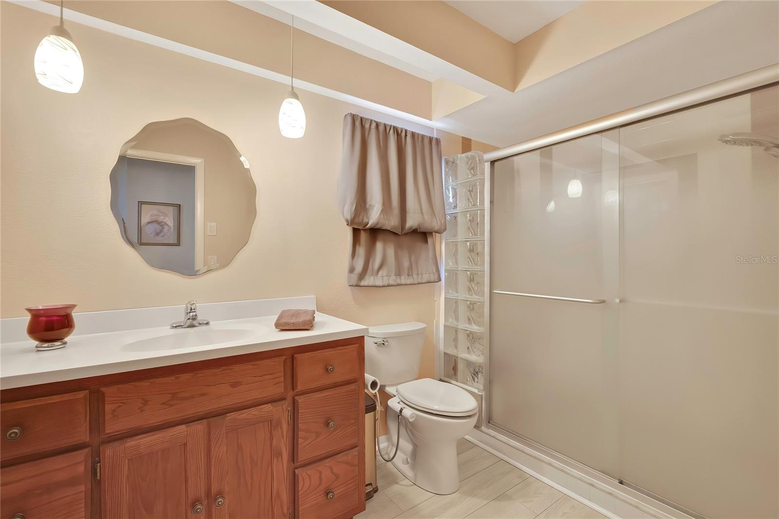 Master EnSuite Walk-in Shower