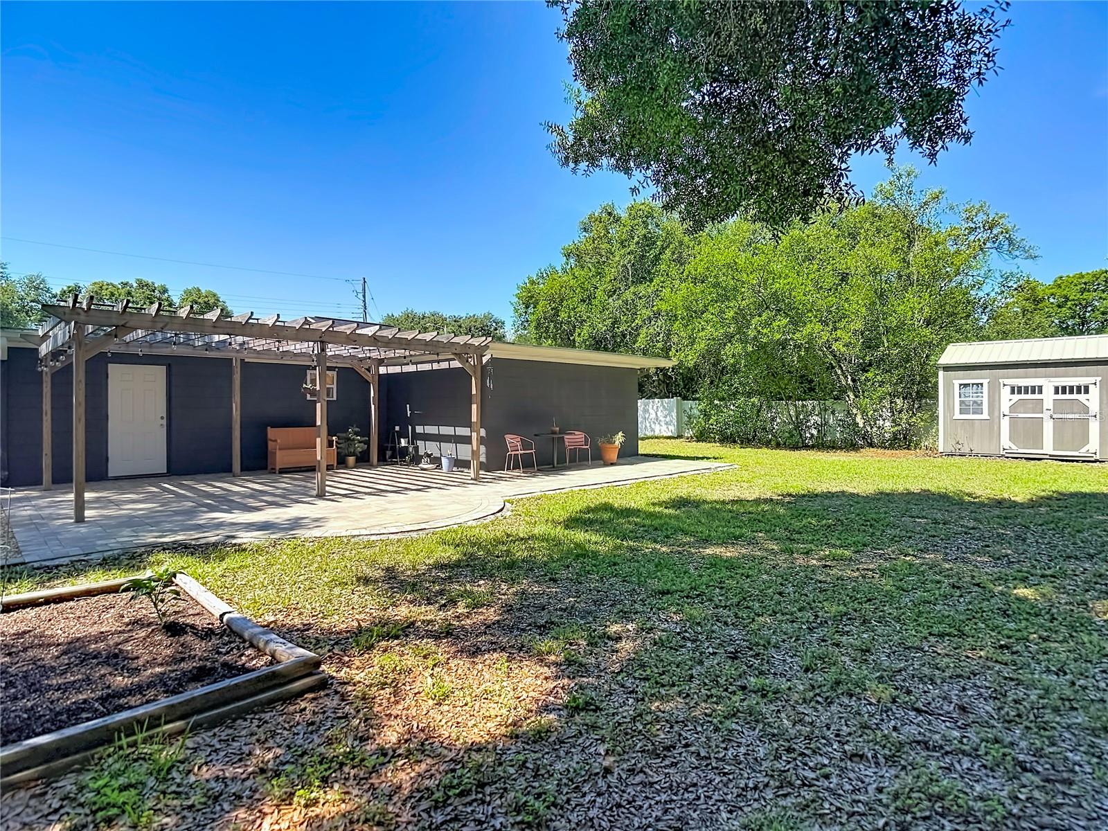 Huge Back Yard-All Fenced