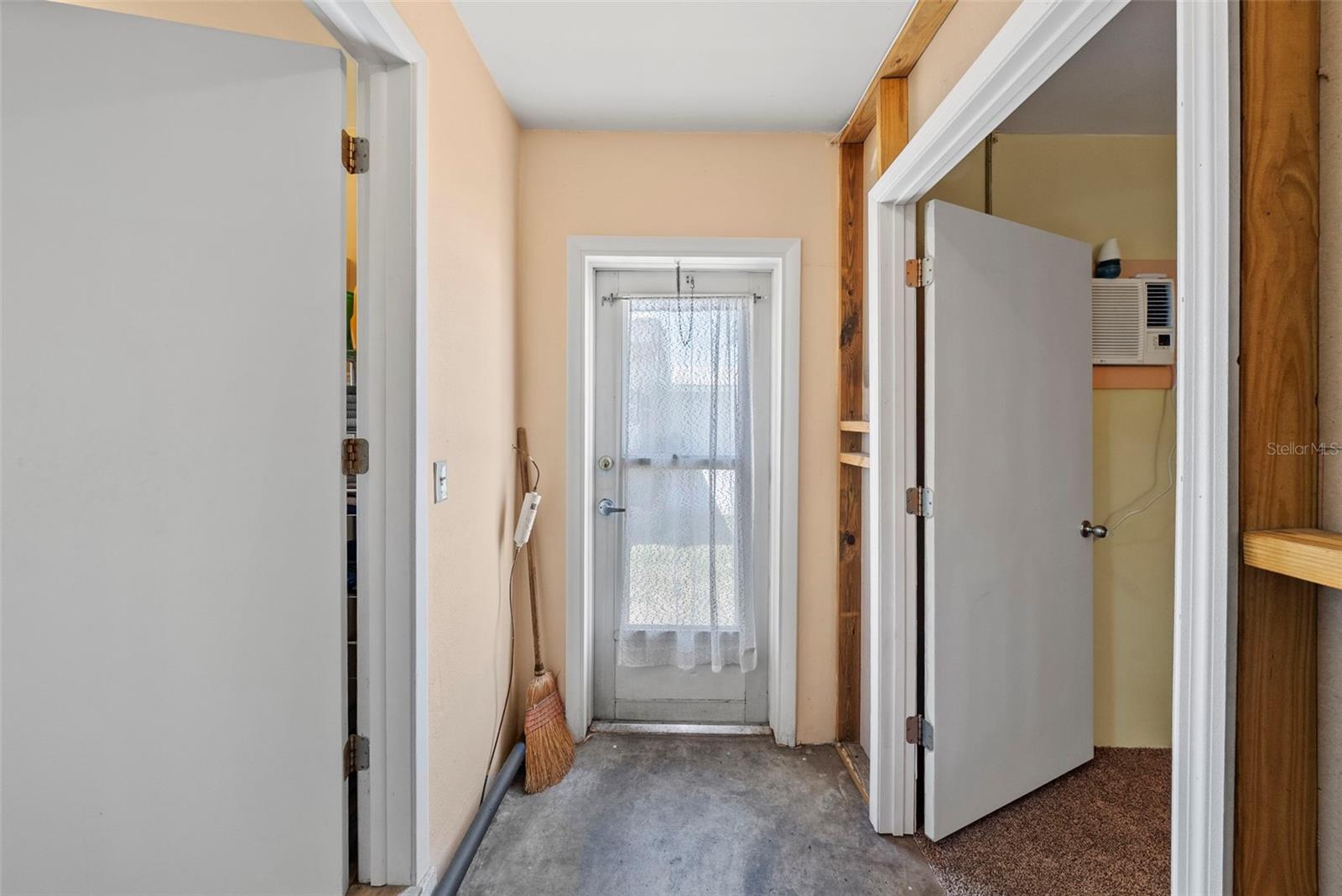 Removable Bonus Room in Garage: Man Cave, Gym, Office.