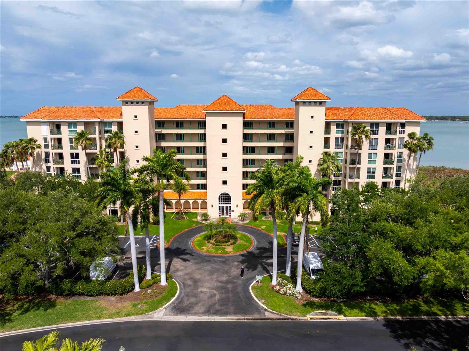 4737 Dolphin Cay