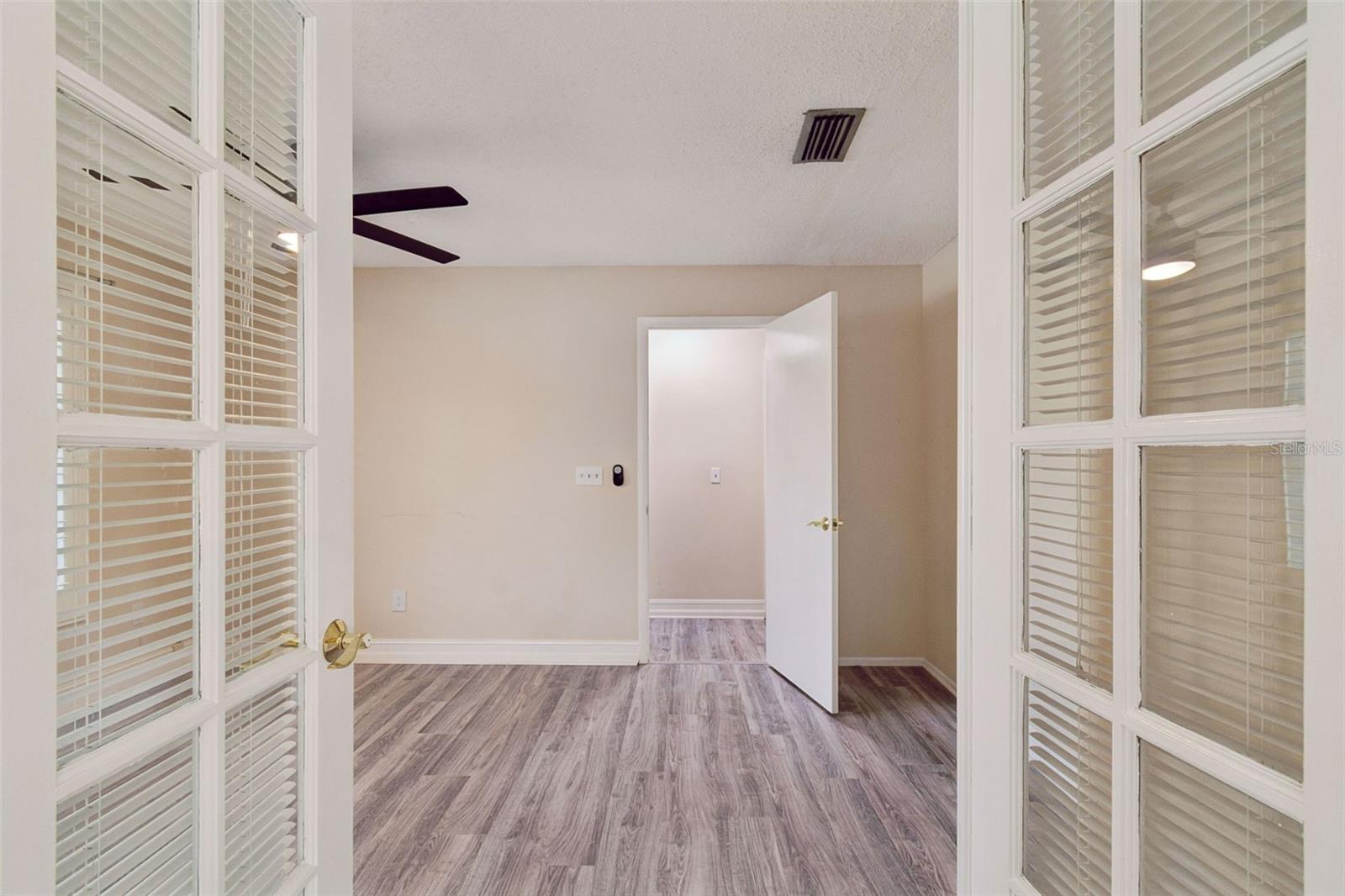 TB8503540