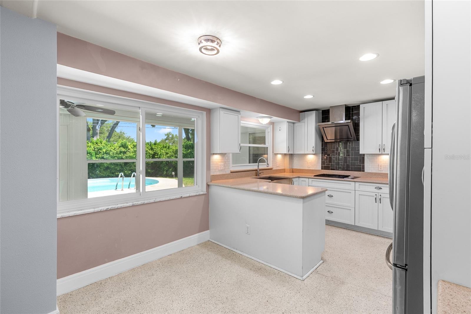TB8503562
