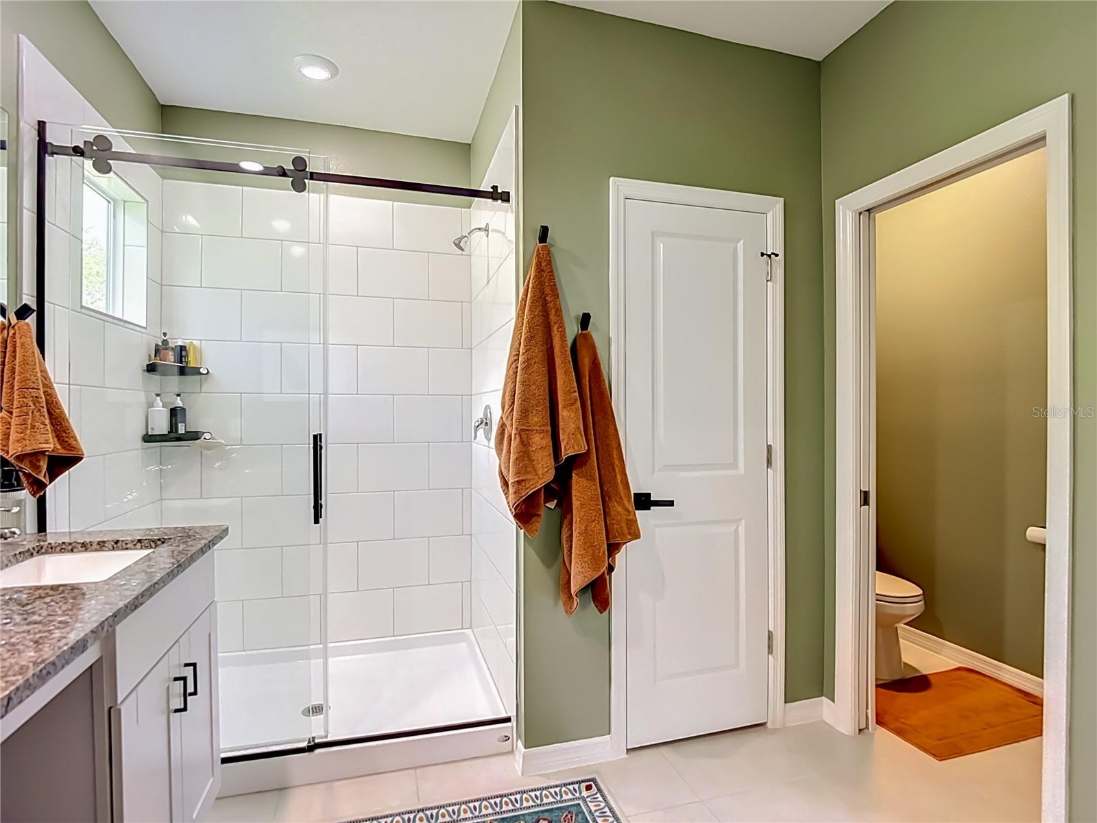 TB8503564