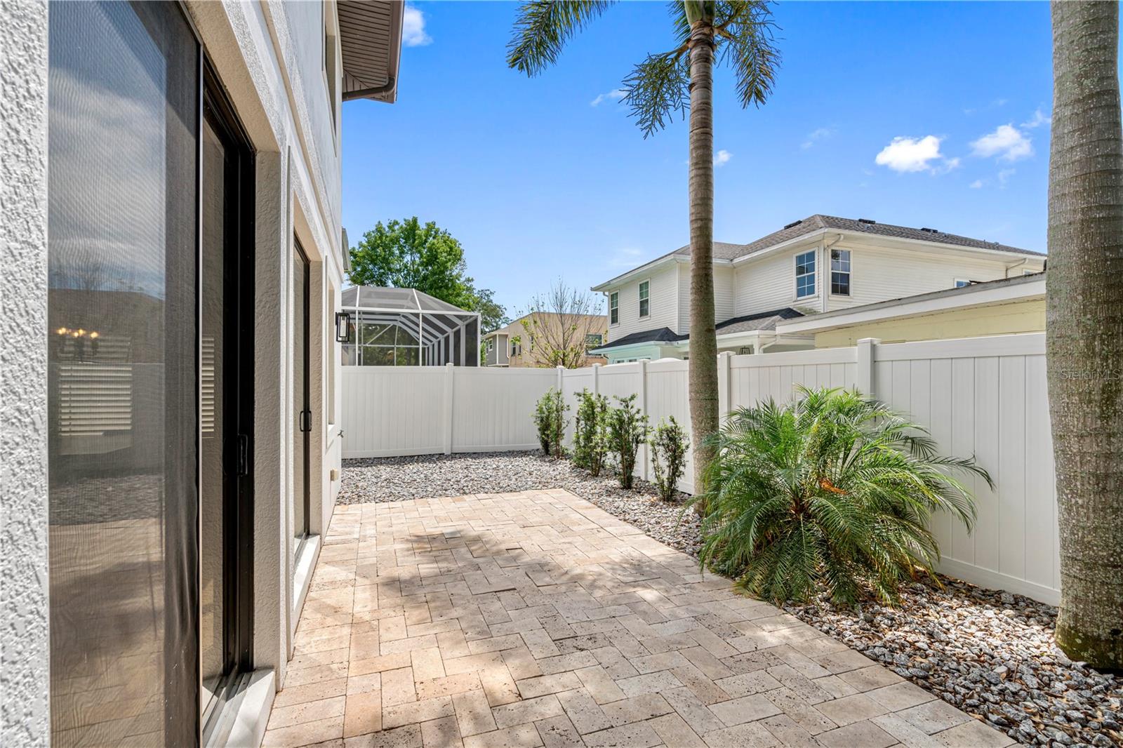 Low Mainteance Backyard with Brick Paver