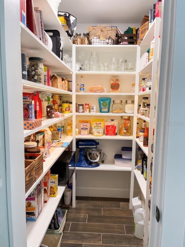 Walk -in Pantry