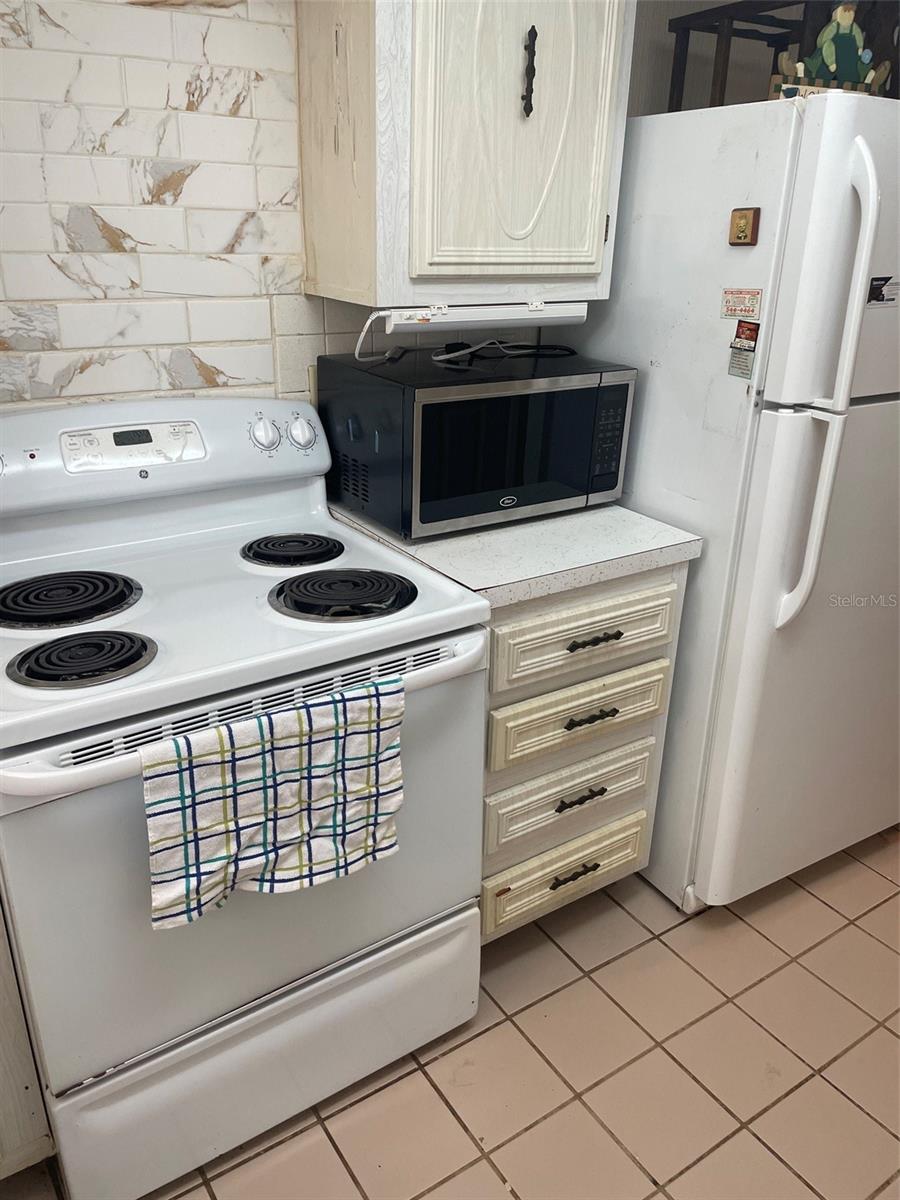 Stove, Microwave and fridge