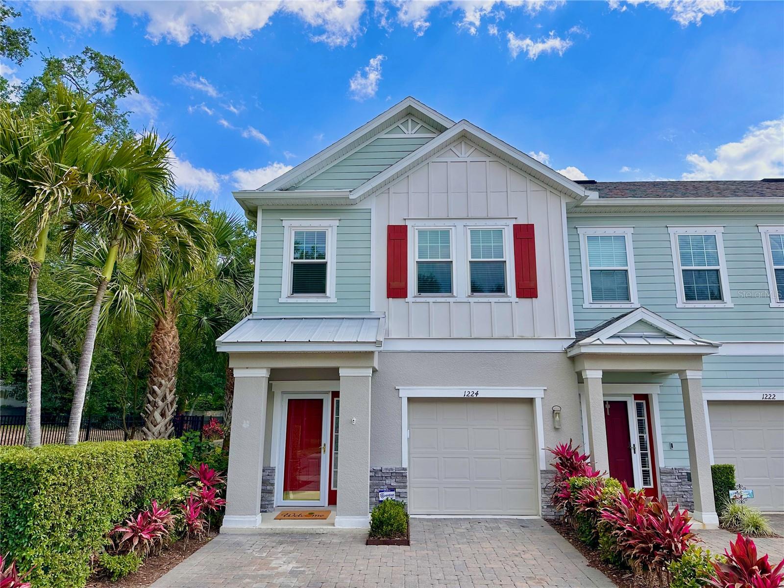 Welcome to Aqua Solis- end unit townhome