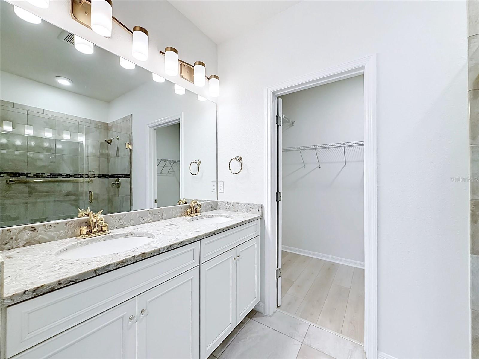 Primary bath dual vanity w/ granite