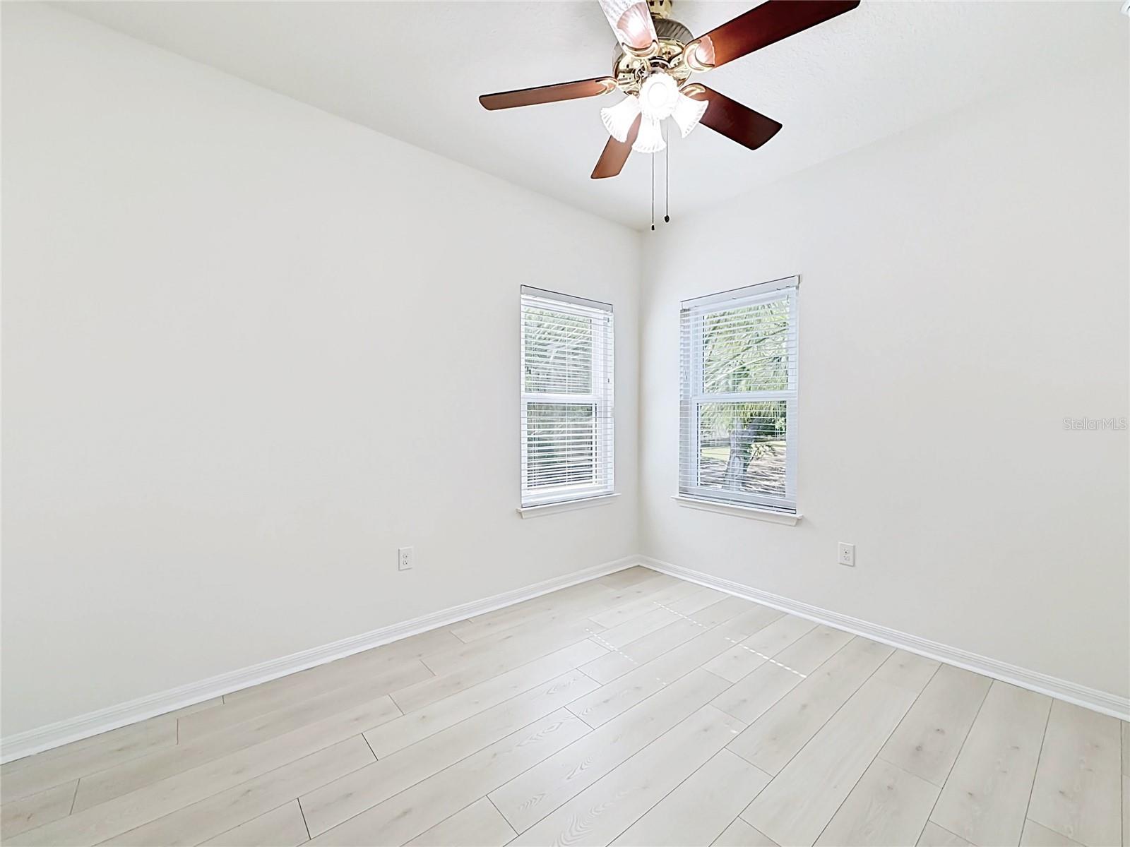 BR 2 w/ extra side window in this end unit