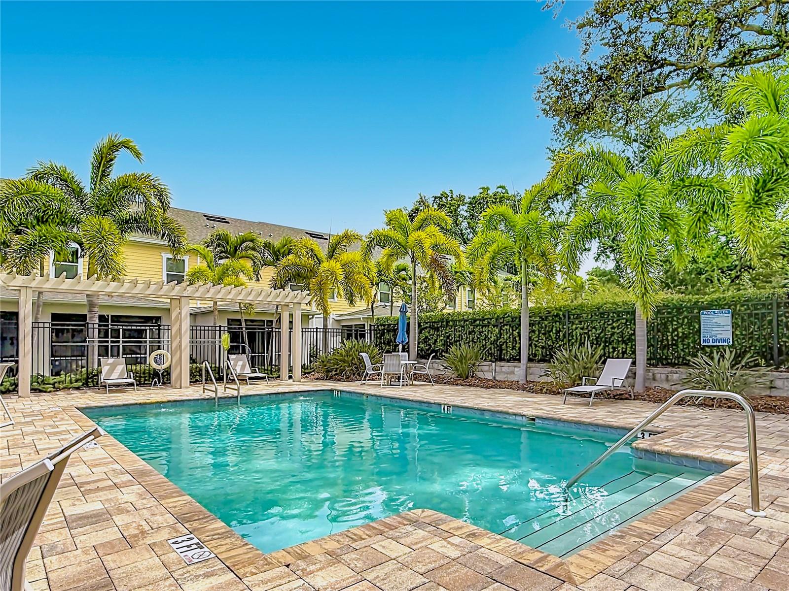 Aqua Solis pool