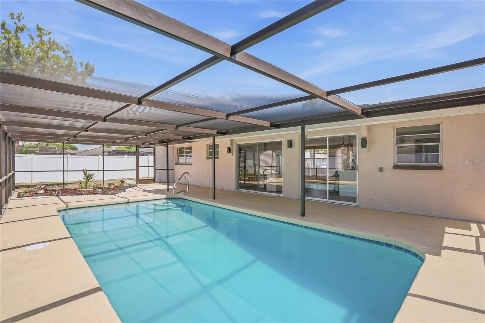 Beautiful Screened in POOL!