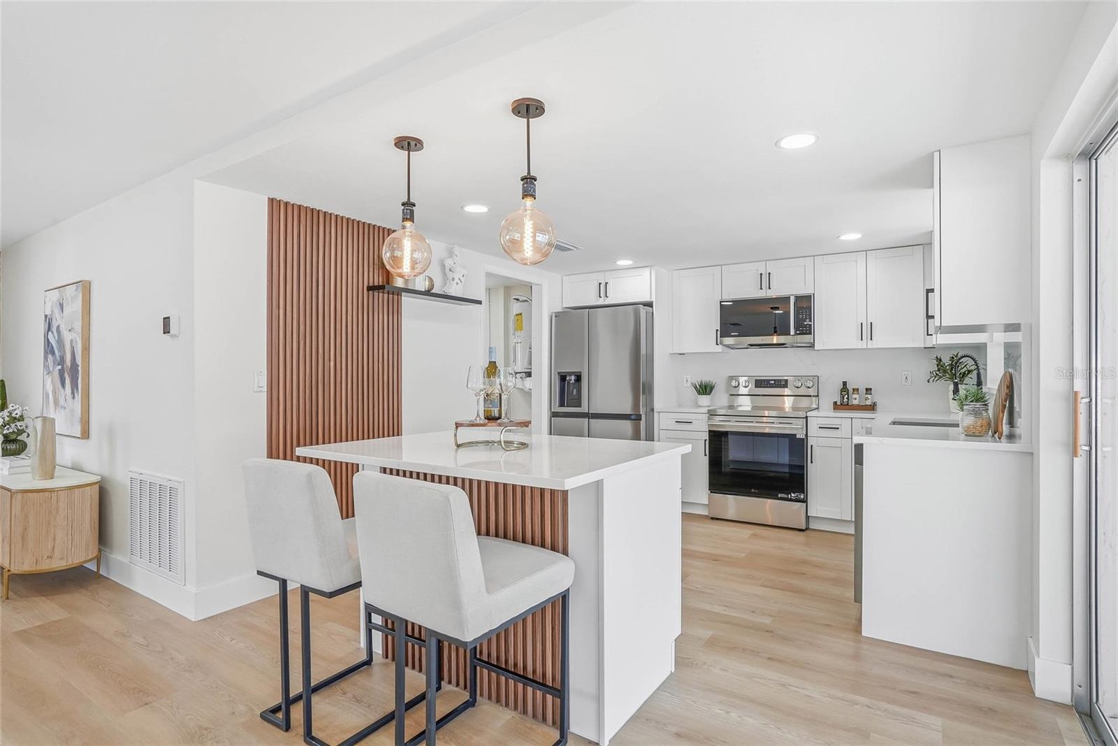 TB8503680