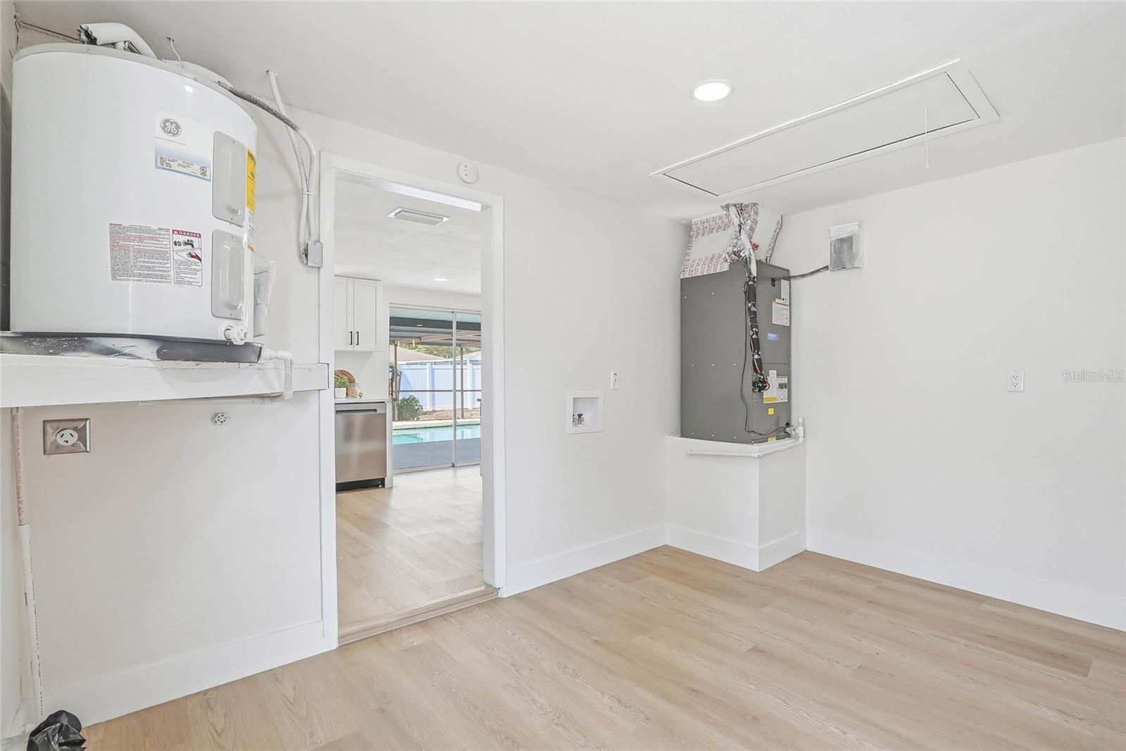 TB8503680