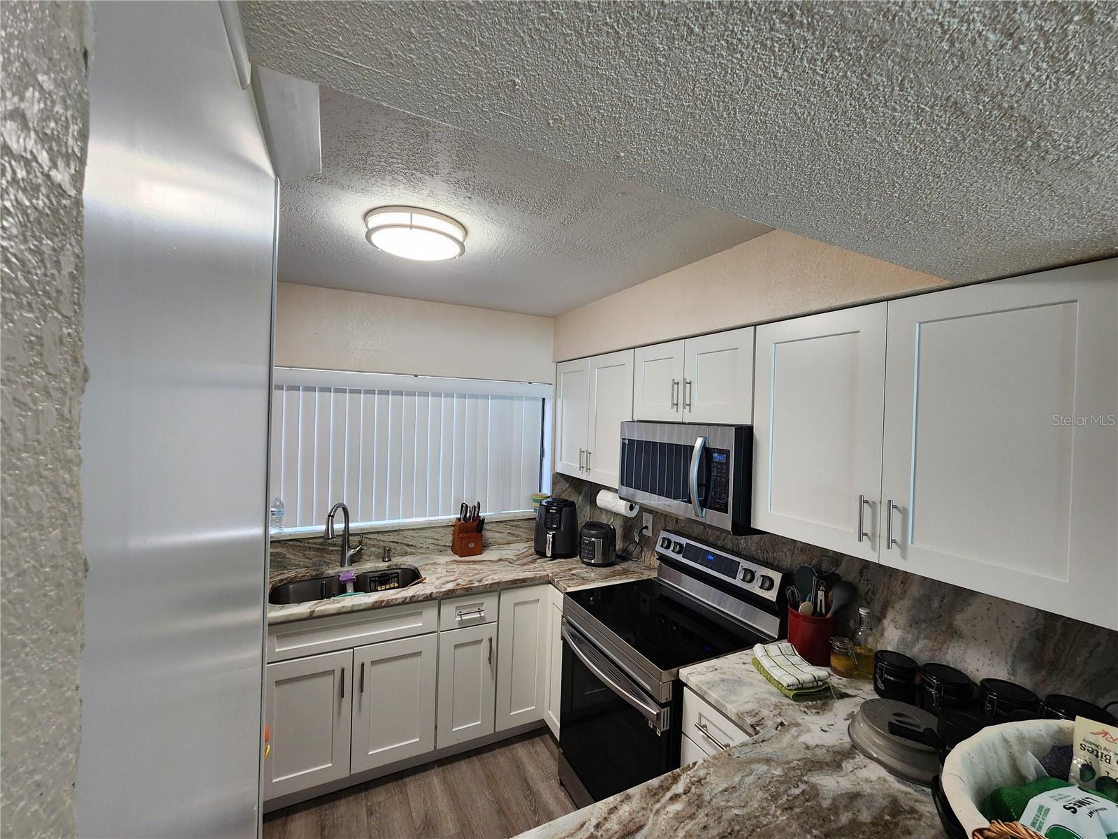 O6403778