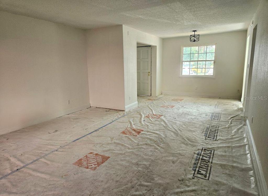 Lliving/Dining Room