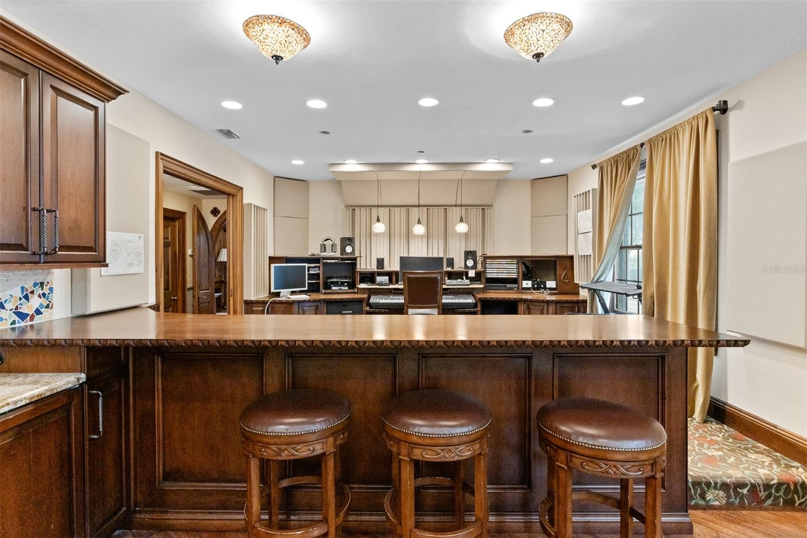 Take a closer look at the recording area, framed perfectly by the bar.