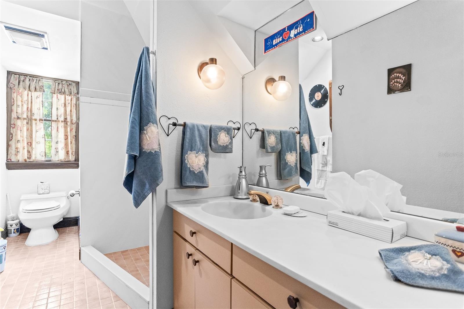 Third floor full bathroom
