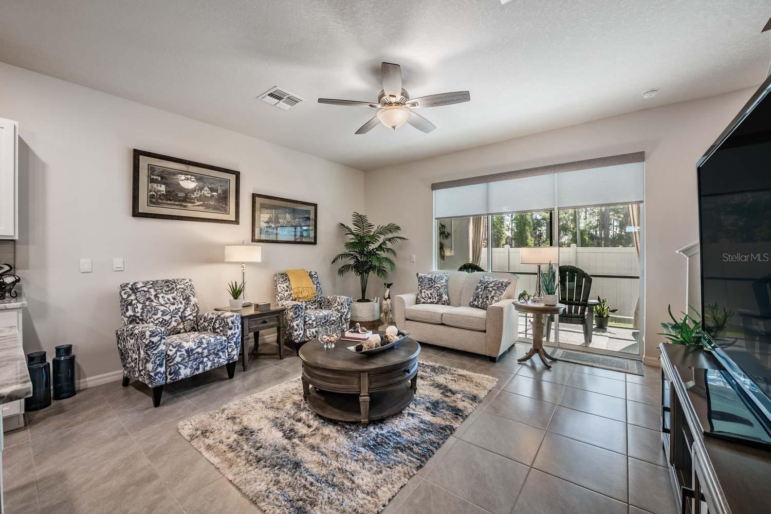 SPACIOUS FAMILY ROOM