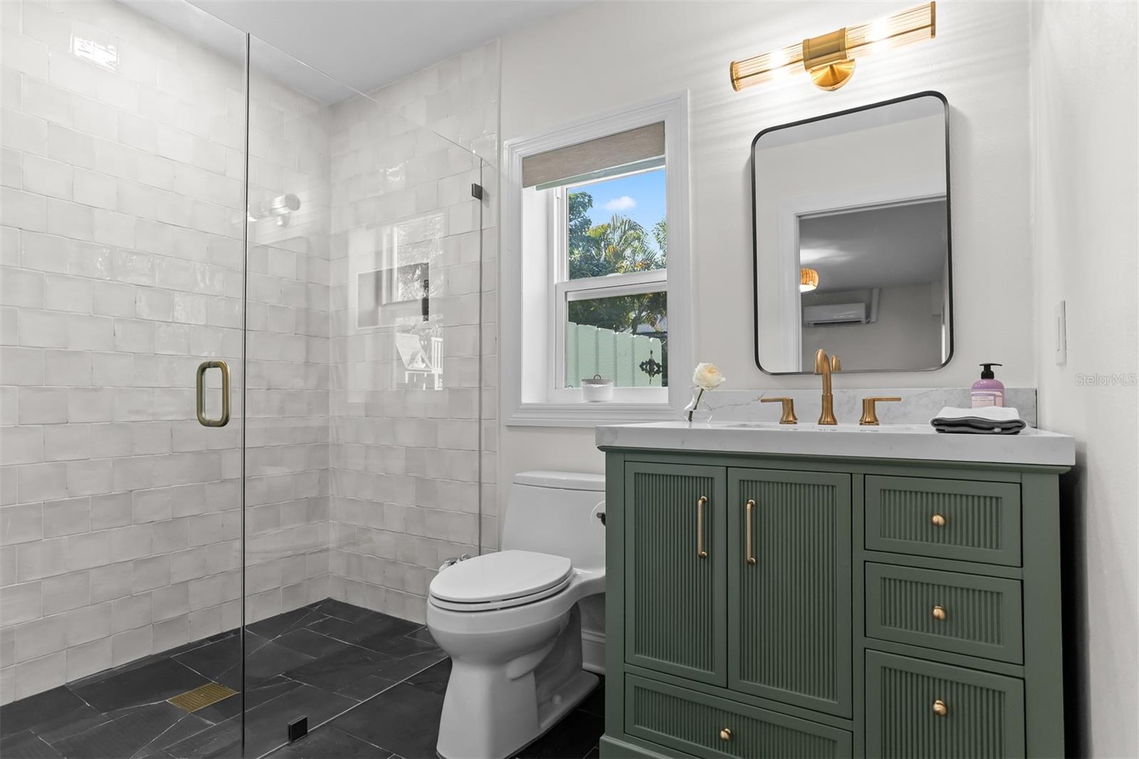 TB8503709