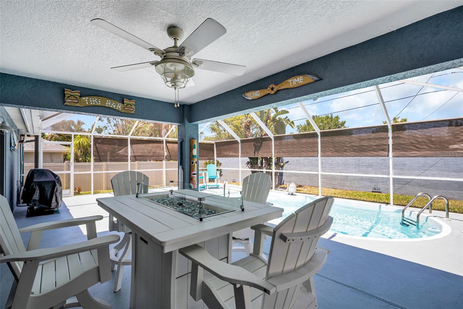 Covered & screened patio for year-round entertaining~