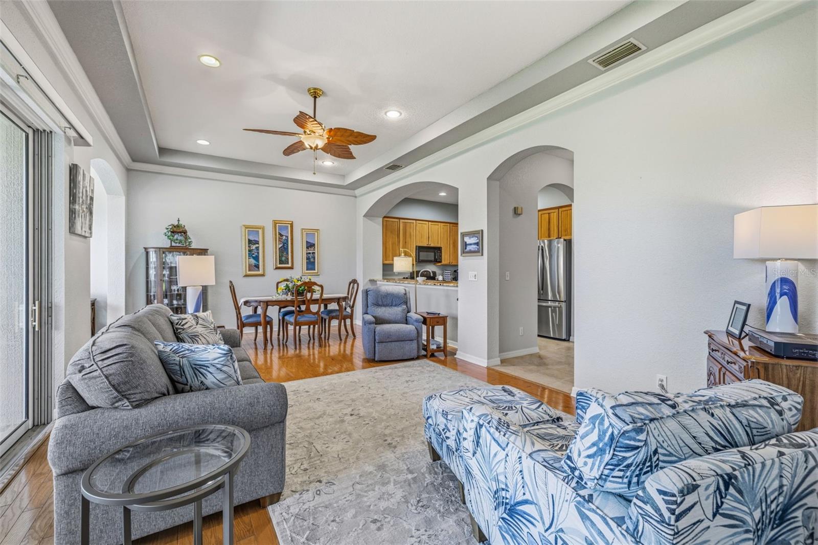 Tray ceiling and crown molding