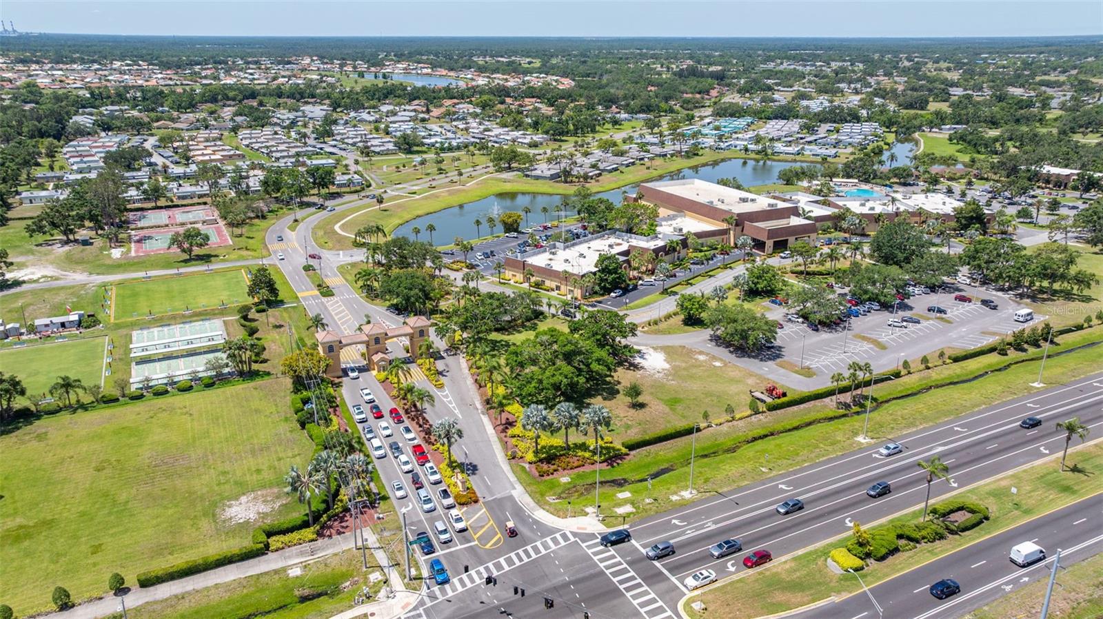 Welcome to Kings Point Main Entrance
