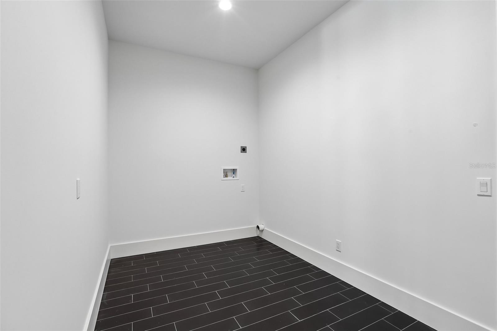 Downstairs Laundry/Mud Room