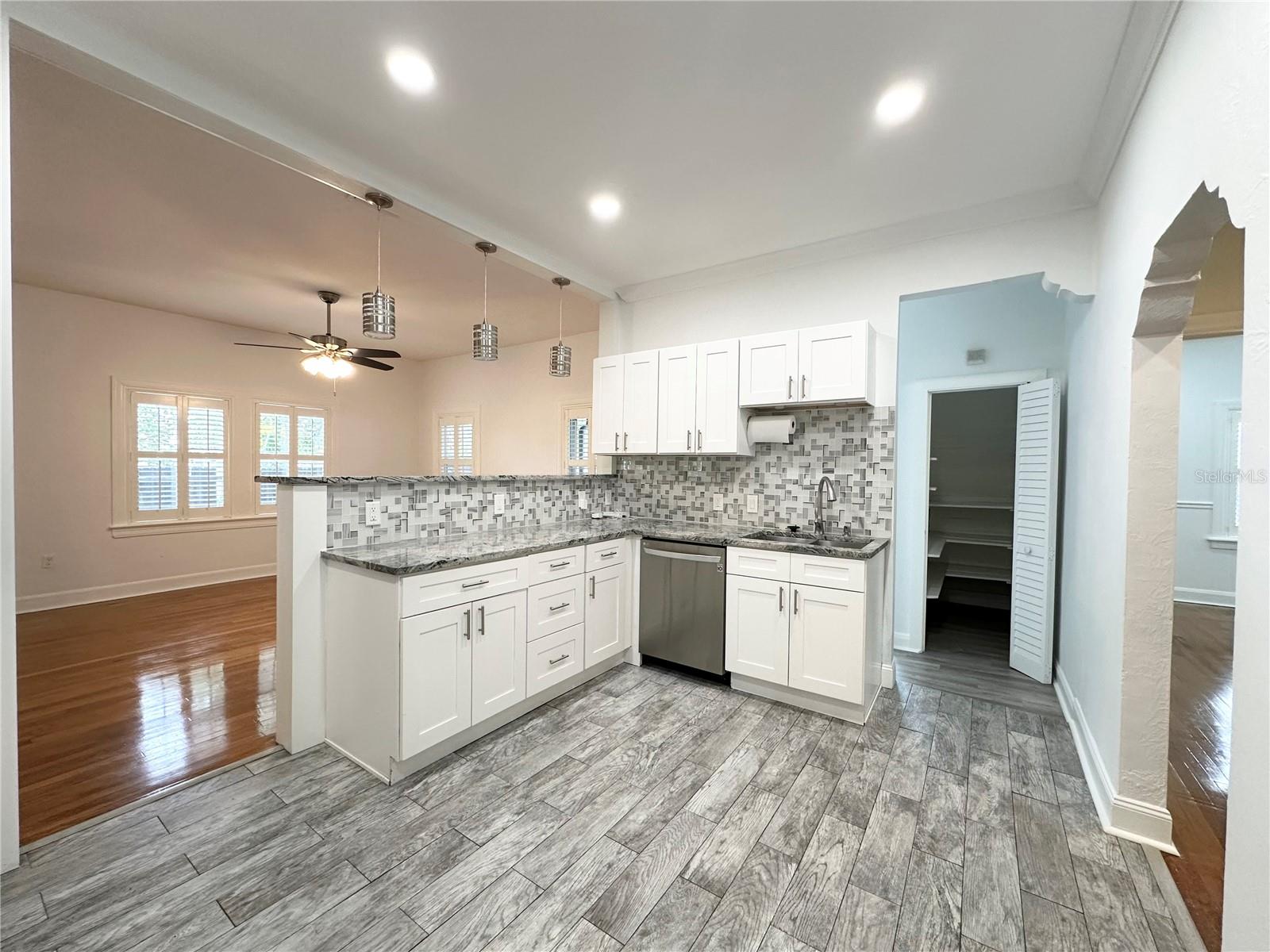 Kitchen bar area