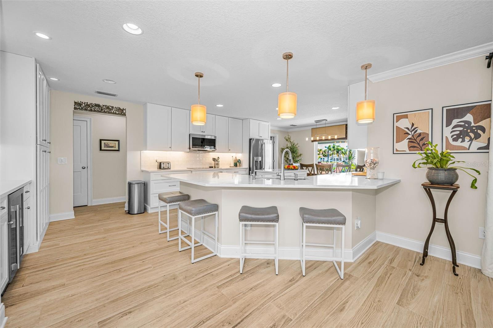 Kitchen with large breakfast Quartz Counter