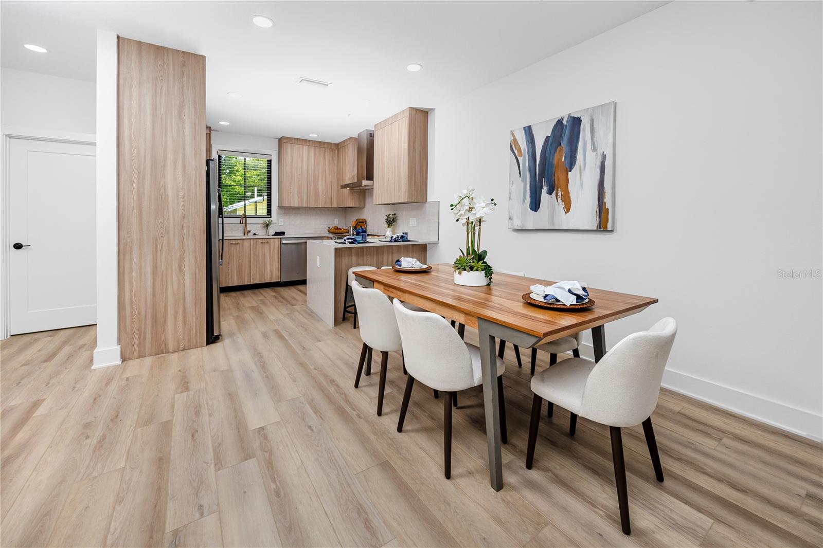 Kitchen & Dining Area