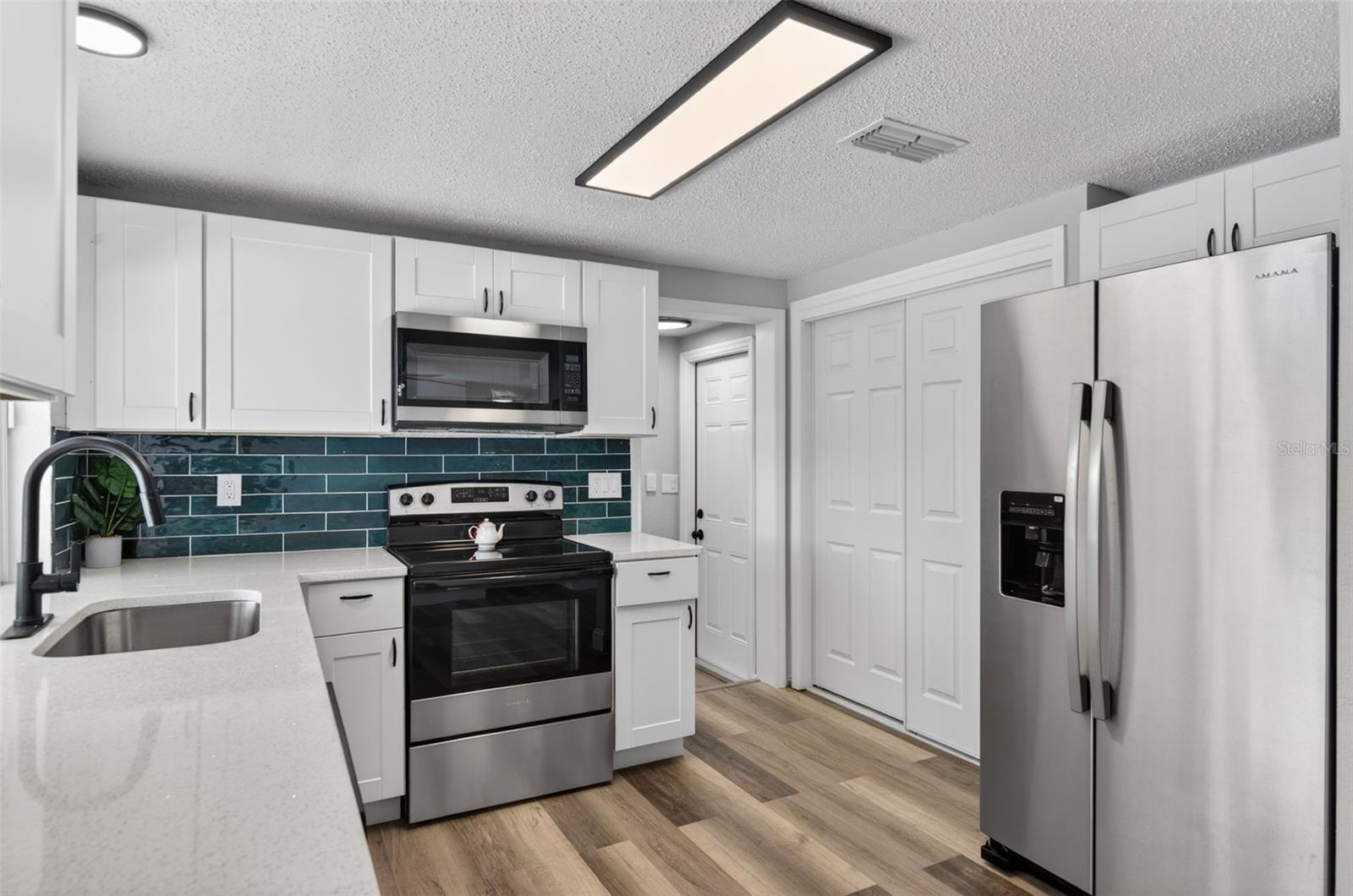 TB8503856