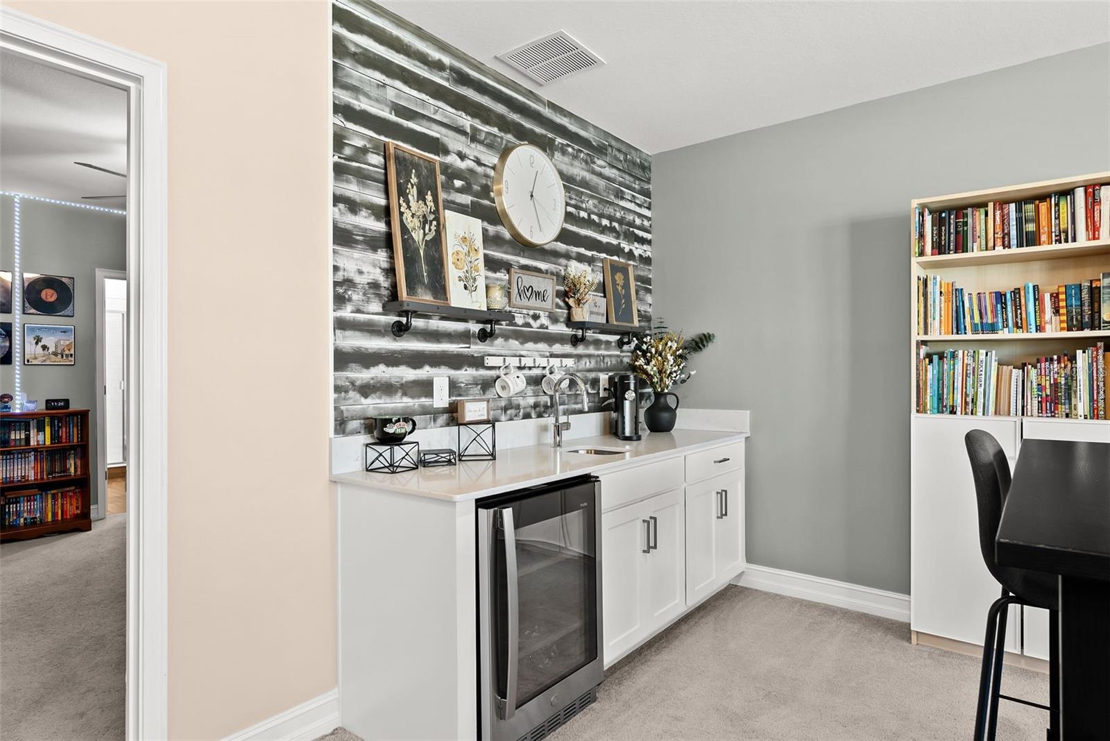 Wetbar with wine fridge