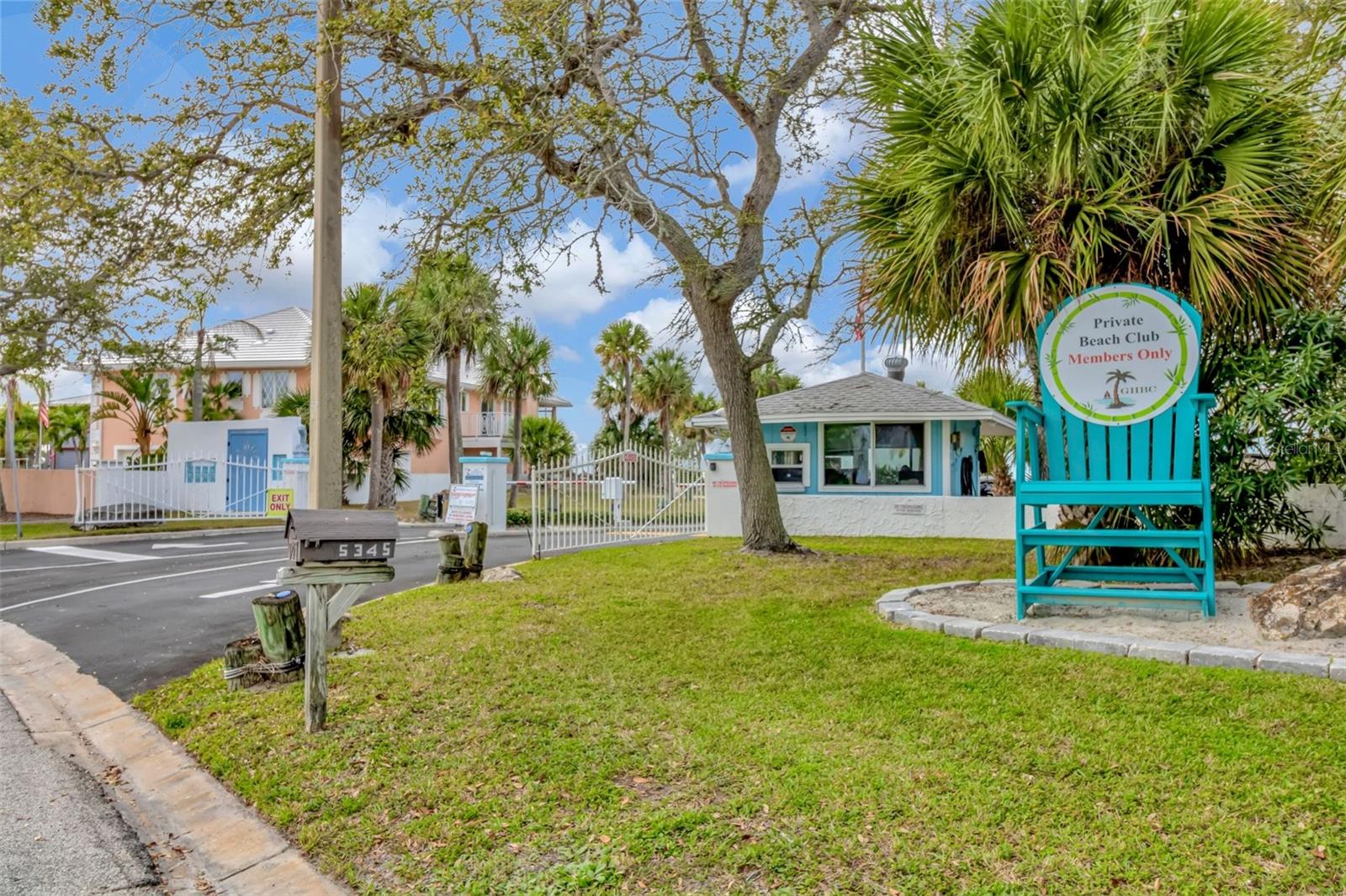 Entrance to Gulf Harbors Beach