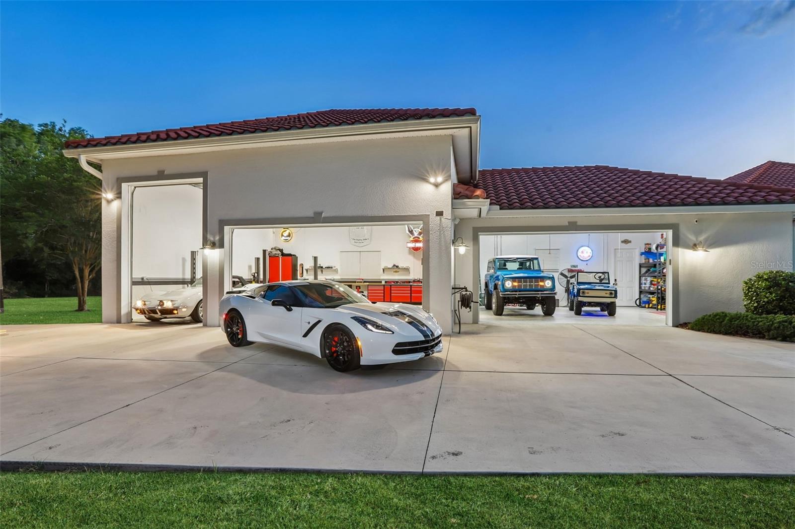 Hobby Garage Twilight