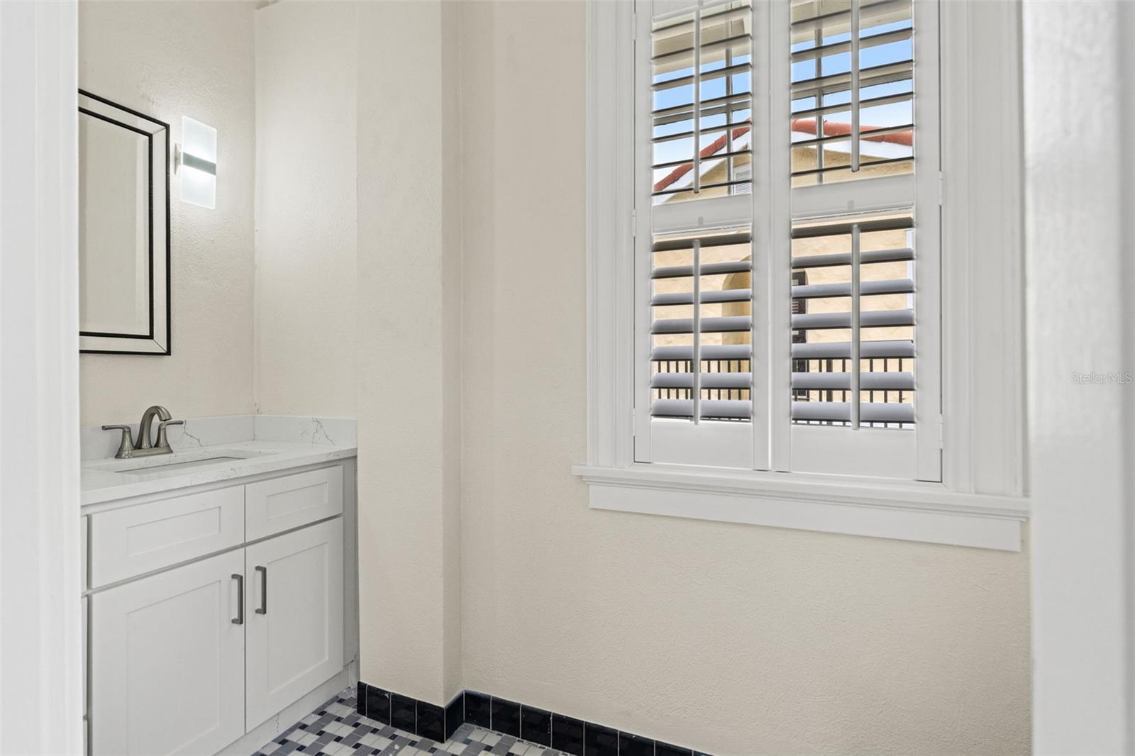 Guest house half bath
