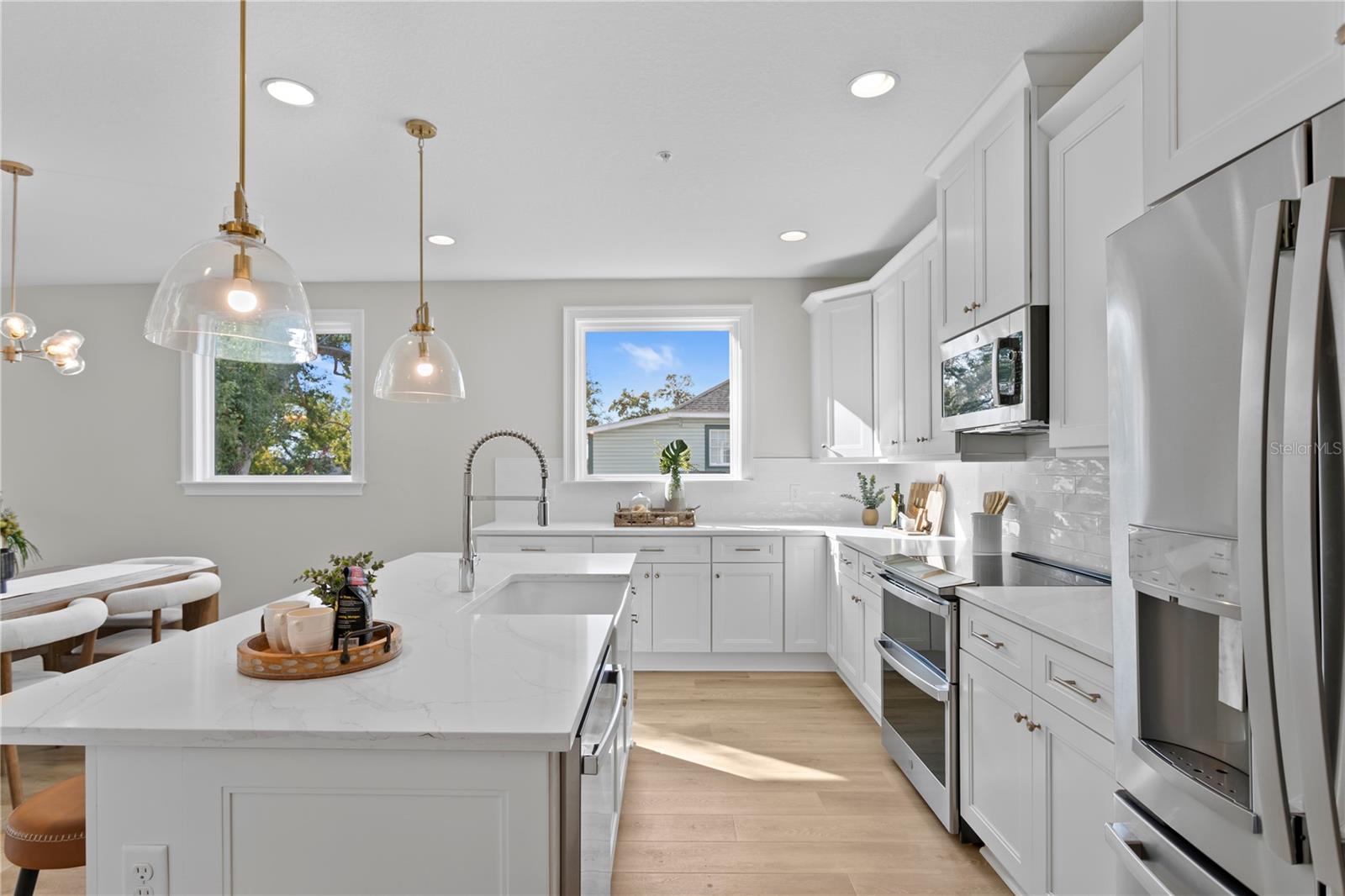 TB8503947