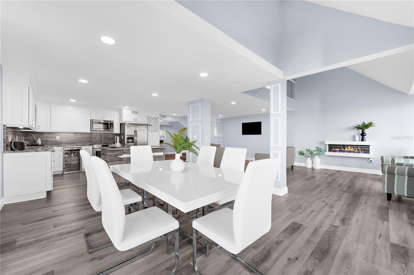 Dining/Kitchen