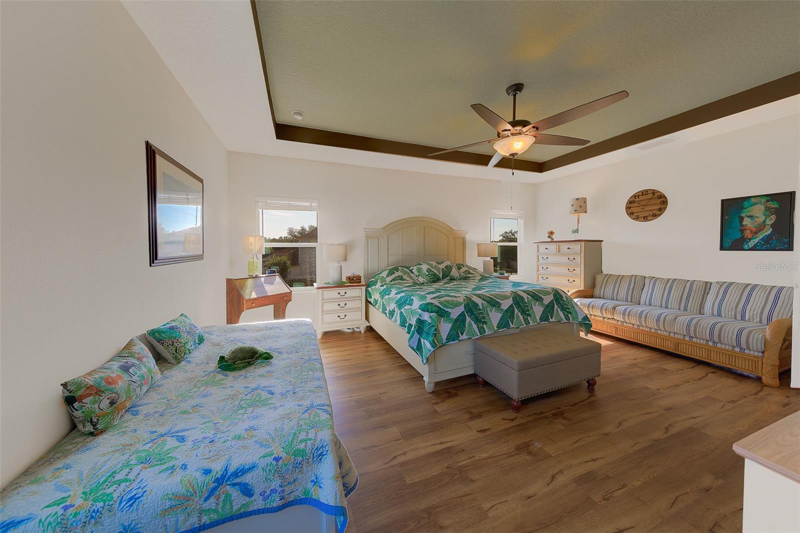 Large Master features a tray ceiling