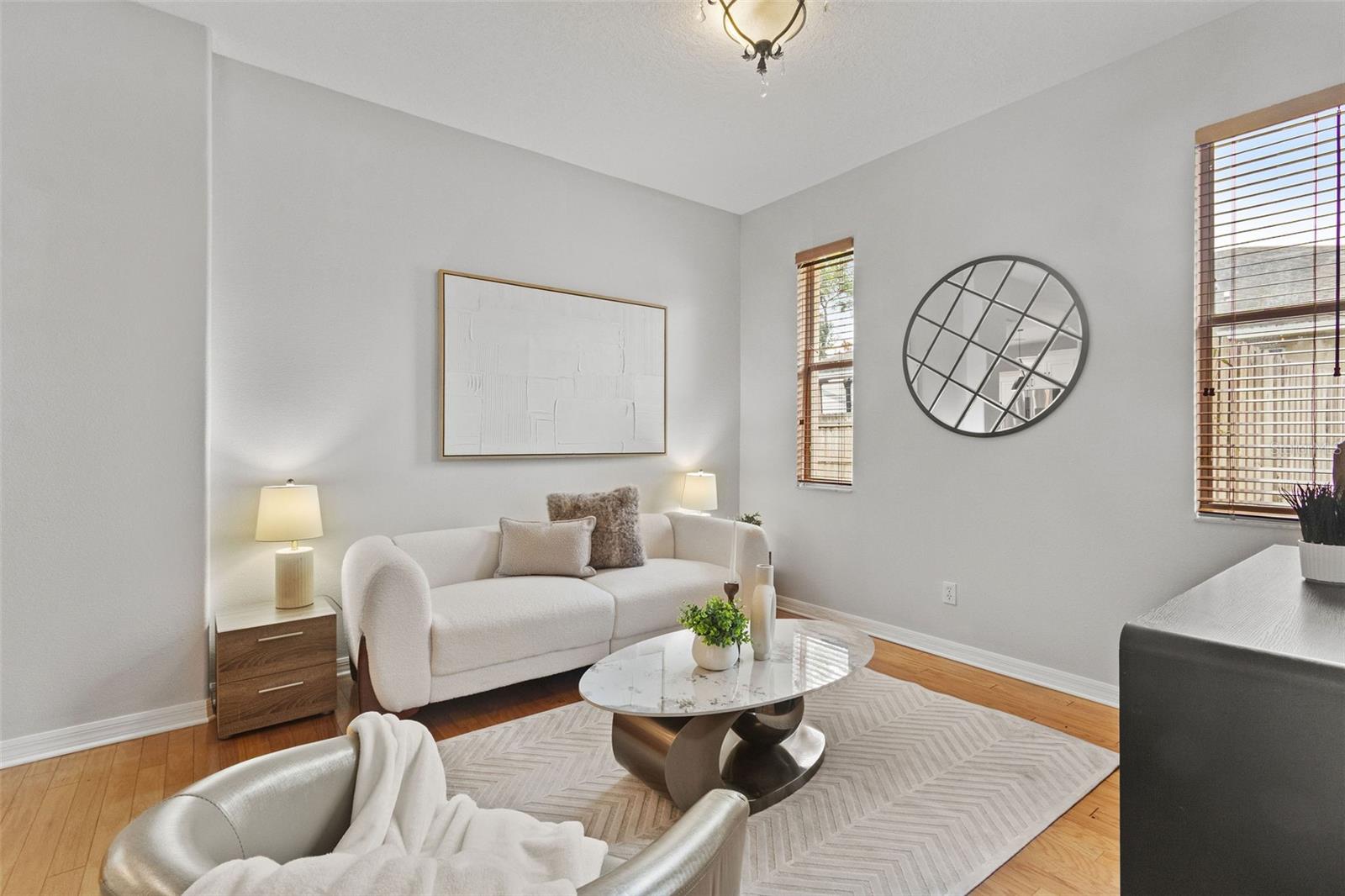 TB8504072