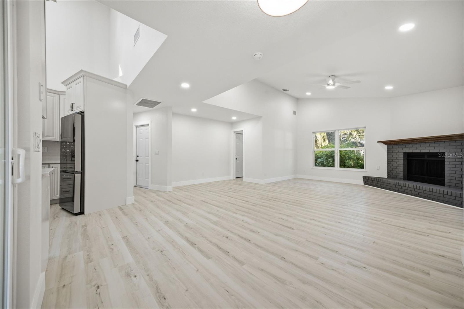TB8504095