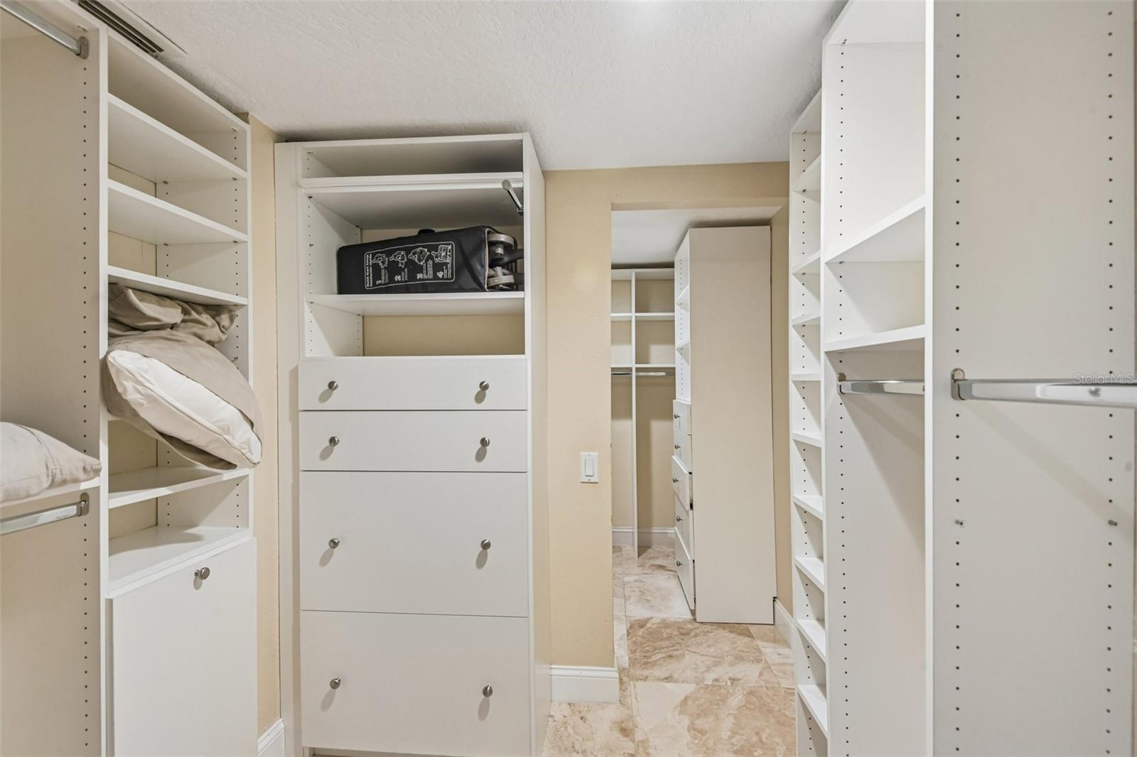 2ND FLOOR MASTER WALKIN-CLOSET