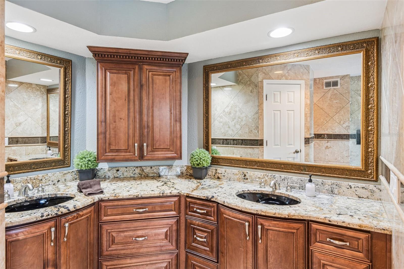 SECOND FLOOR MASTER BATH