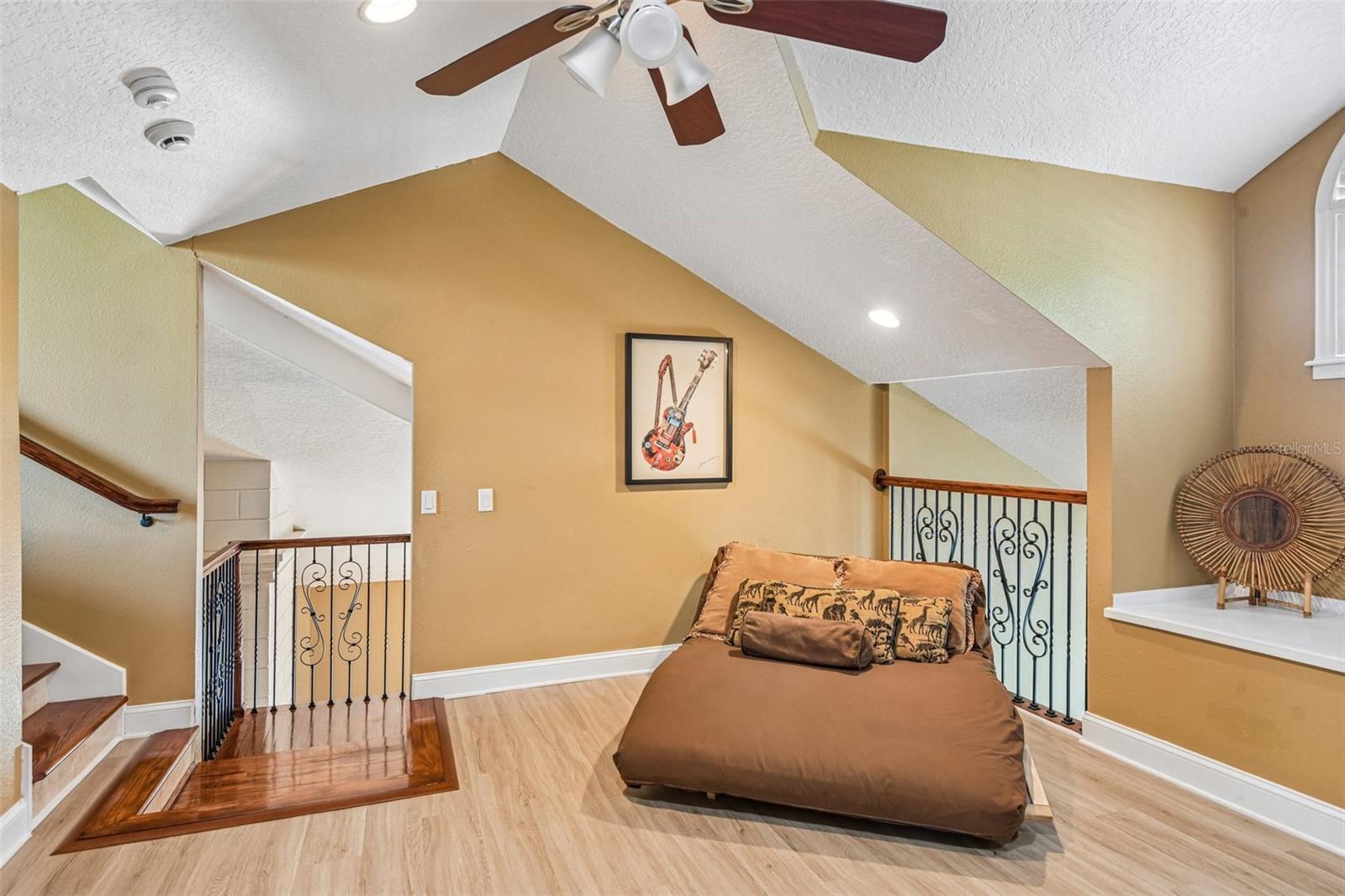 THIRD FLOOR LOFT BONUS ROOM