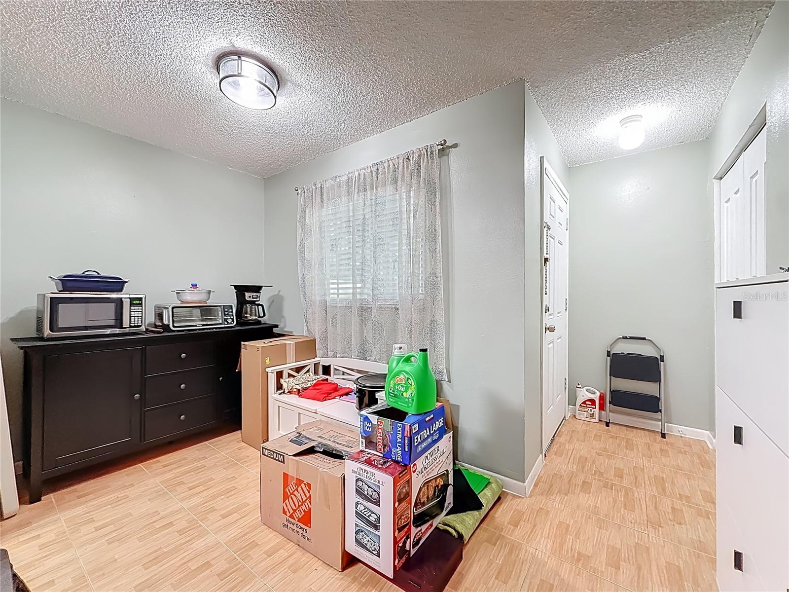 Entry - causal eating space