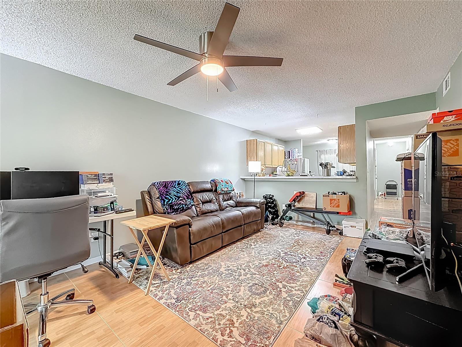 Living area - dining area - kitchen