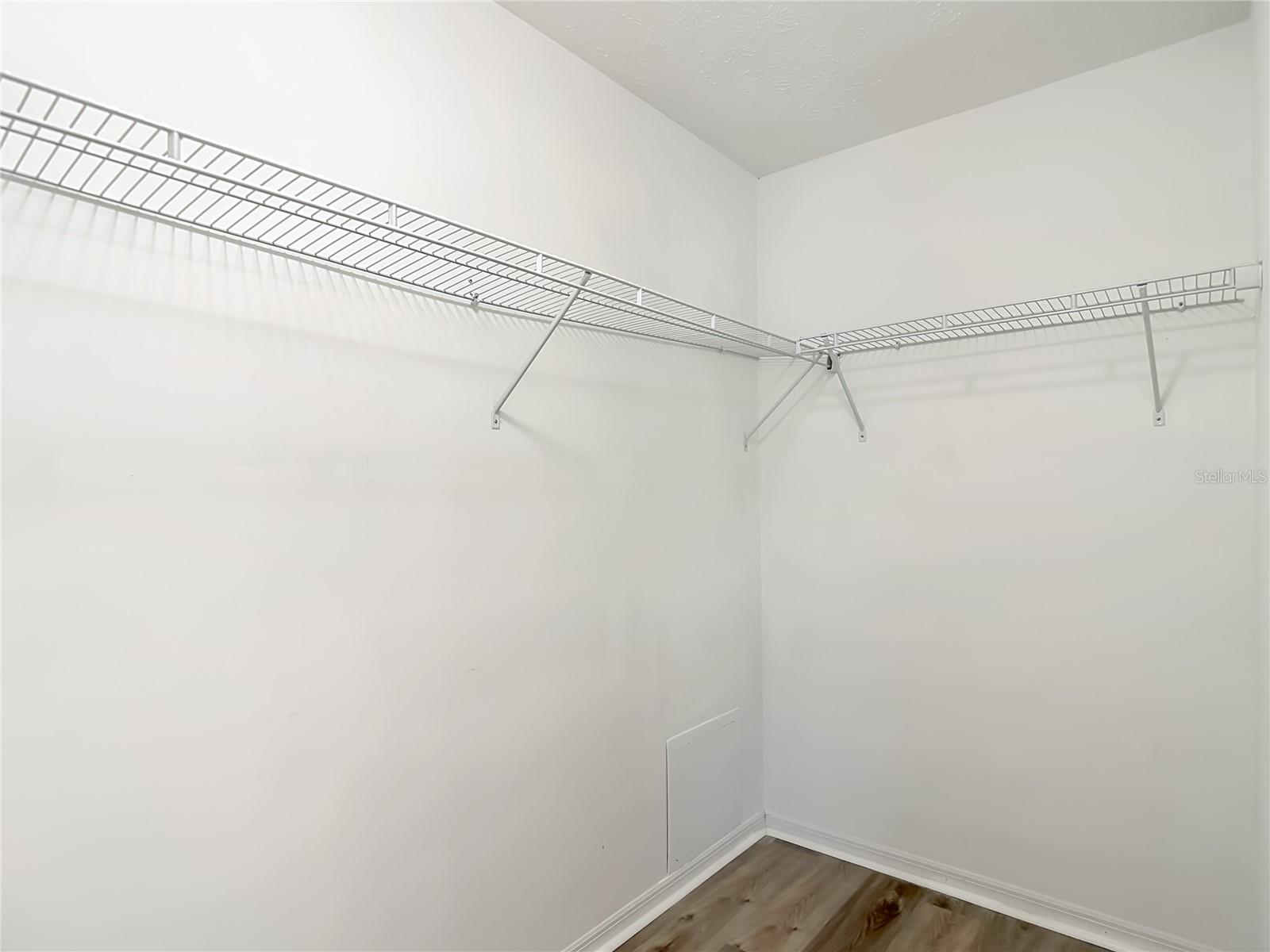 primary bedroom walkin closet